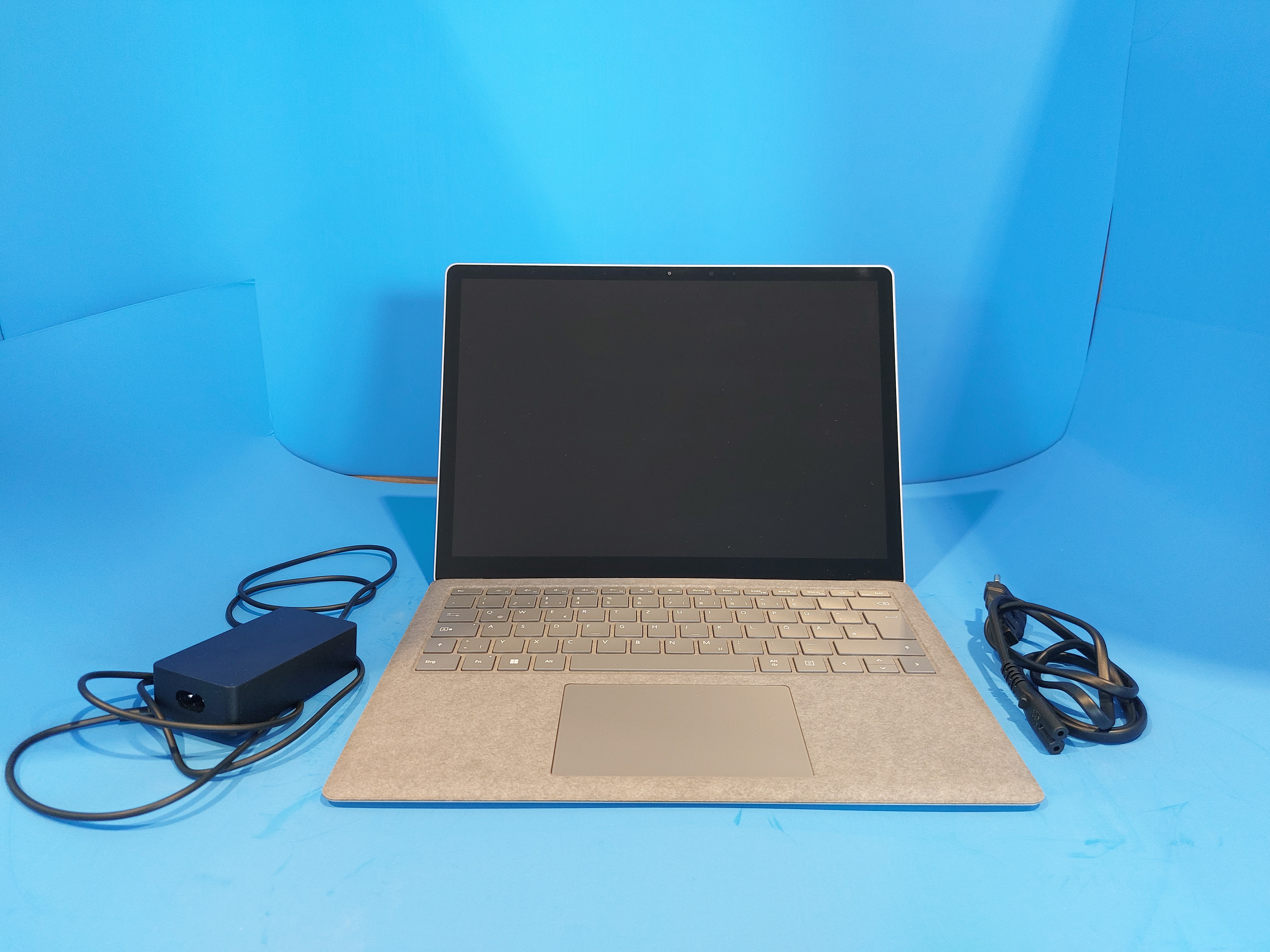 Microsoft Surface Laptop 4 for Business | 13,5" | Alcantara Tastatur | Intel Core i7 1185G7  | 16 GB  RAM | 512GB SSD | Platin | Windows 10 Pro | 1591